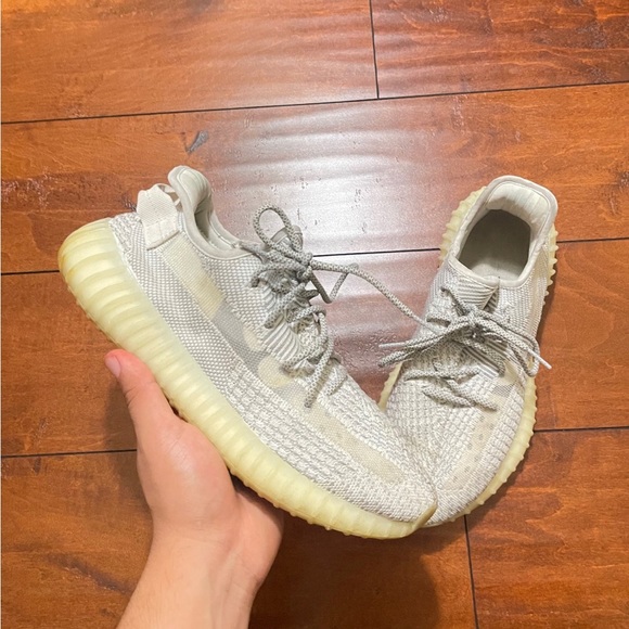 Adidas Yeezy 350 V2 - Picture 2 of 6